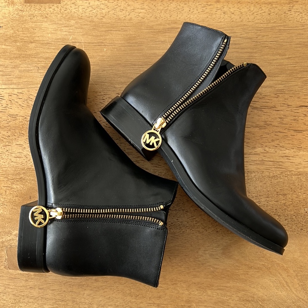 Michael Kors boots - size 7 - leather upper, rubber sole